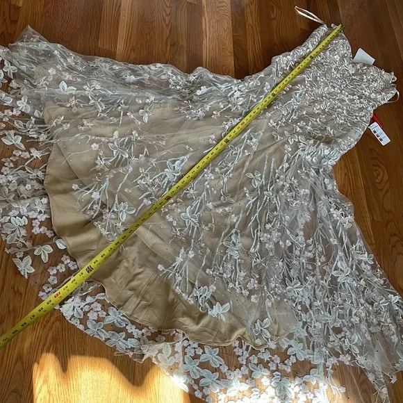 Mac Duggal Woman’s Floral Embroidered Corset Bodice Gown Size 8 NWT - Picture 14 of 17